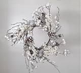 Χιονισμένο Στεφάνι jingle bell με λευκά berries & κουκουνάρια 26,5cm MS553