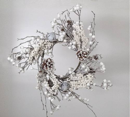 Χιονισμένο Στεφάνι jingle bell με λευκά berries & κουκουνάρια 26,5cm MS553 Χιονισμένο Στεφάνι jingle bell με λευκά berries & κουκουνάρια 26,5cm MS553